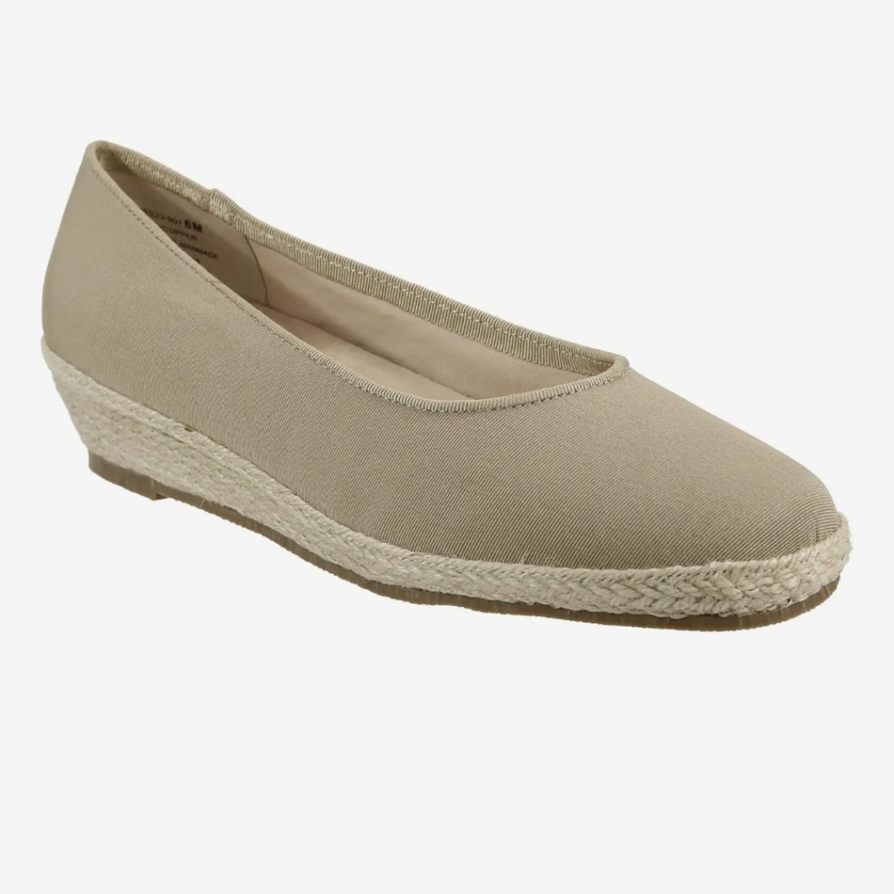 NWOB DAVID TATE tan wedge